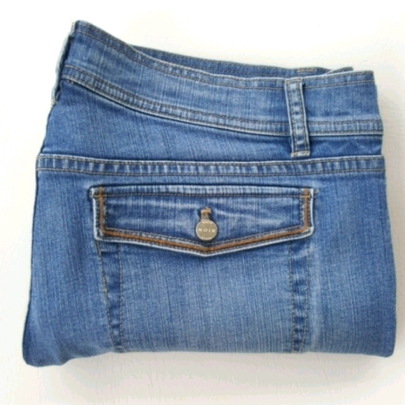 WHITE HOUSE|BLACK MARKET ♡ NWOT Faded 'n Distressed Crop Leg Blue Jean Capris 12 - Picture 11 of 12